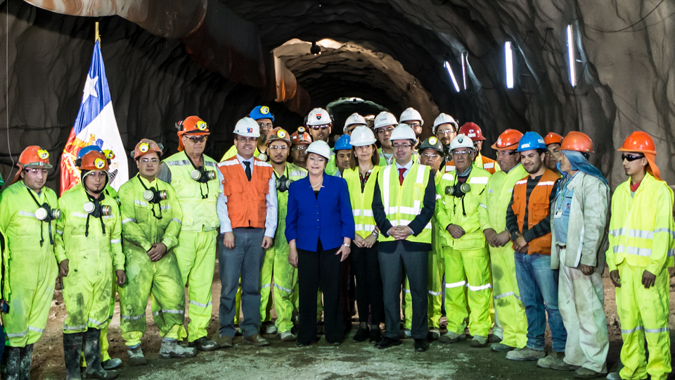 Presidenta Bachelet visita construcción de túnel Chamisero II
